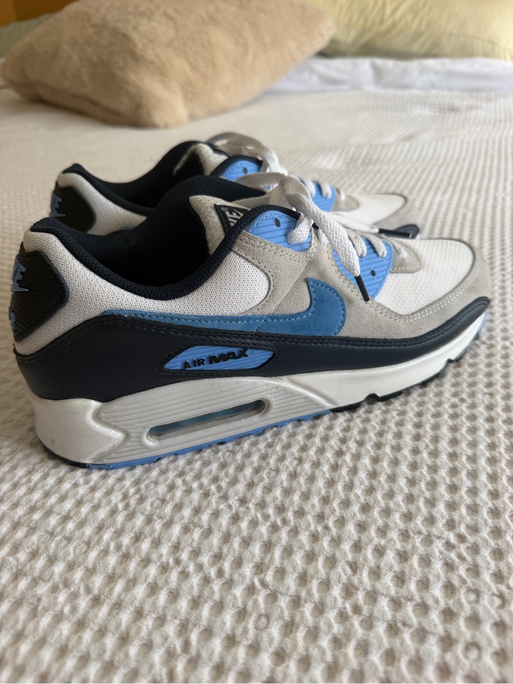 Nike Air Max in White, Light Blue & Black - Picture 3 of 7